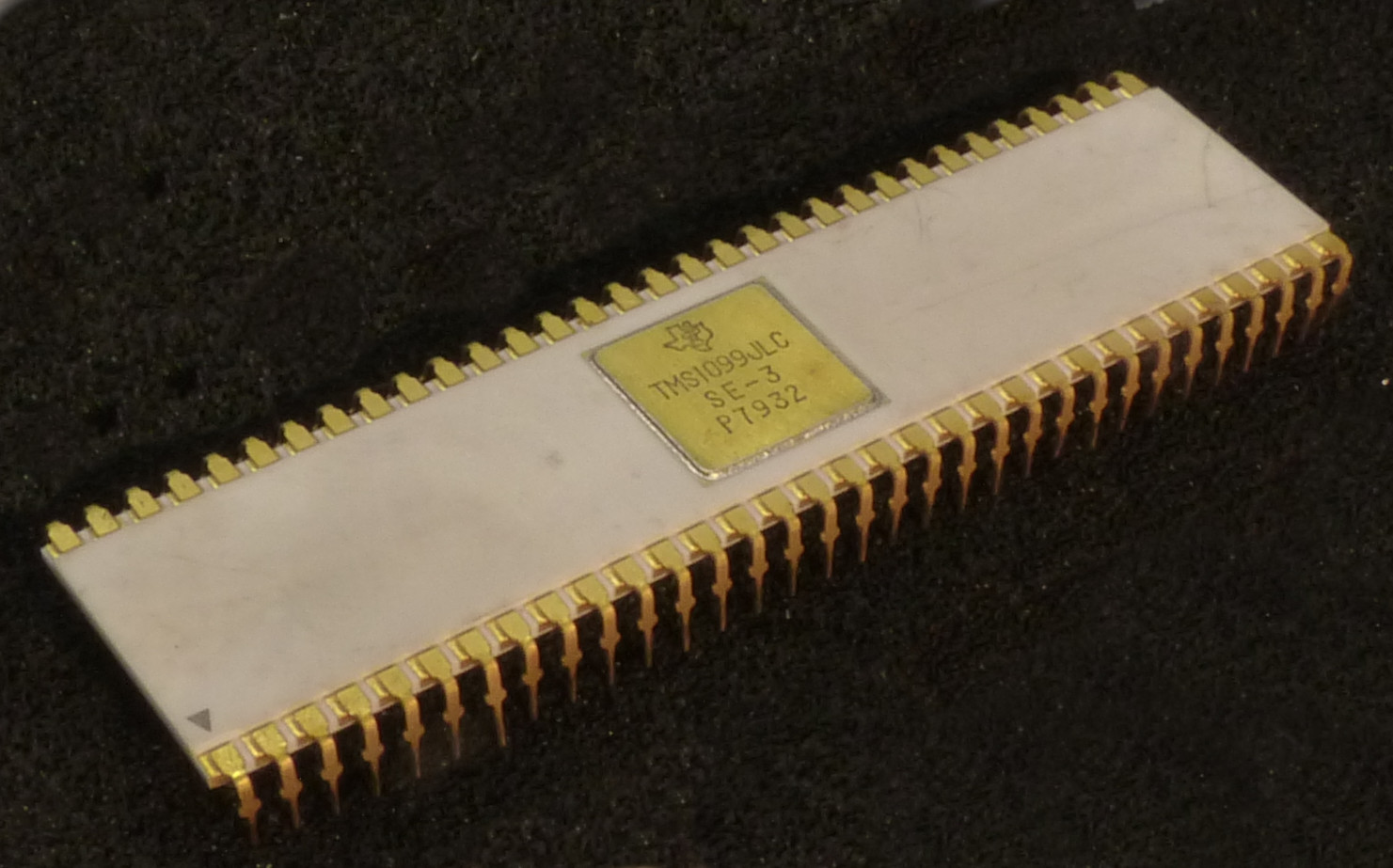 A TMS1099JLC SE-3 64-pin integrated circuit, this is the system emulator device for the TMS1000 CMOS microcomputer.